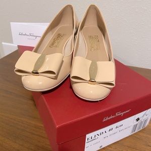 Salvatore Ferragamo Elinda Pumps in Nude